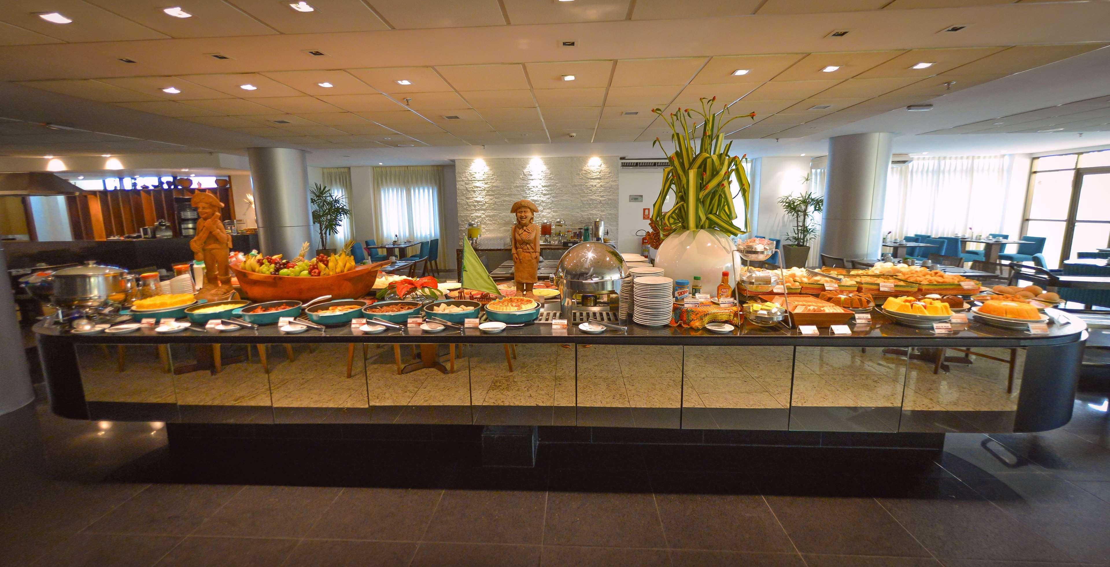 Best Western Premier Maceio Zewnętrze zdjęcie A buffet at a hotel